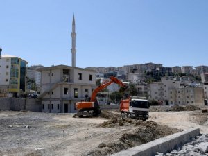 Kuşadası Belediyesi 28 Noktada Yenileme Çalışması Yürütüyor