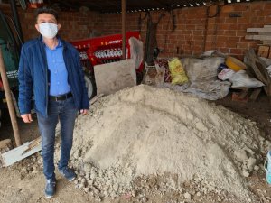 Tavşanlı’da mera ve çayırlar gübreleniyor