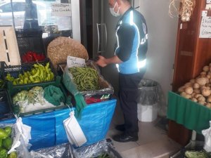 Manavlar denetlendi, salgın uyarı hatırlatıldı