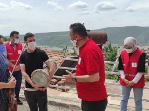 Kızılay’ın yardımına keman ve darbukalı teşekkür