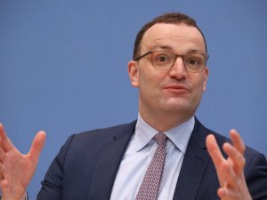 Almanya Sağlık Bakanı Spahn: "Salgının üçüncü dalgası kırıldı"