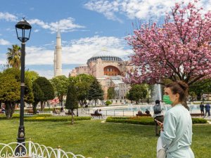 Vali Yerlikaya İstanbul’a Mart ayında gelen turist sayısını açıkladı