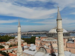 Ayasofya Camii’ne 87 yıl sonra ilk mahya asıldı