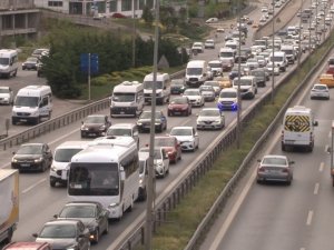 İstanbul’da tam kapanmada hafta sonu öncesi trafik yoğunluğu