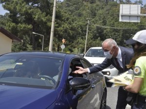 Marmaris Trafik haftasında denetim yapıldı, hediyeler verildi