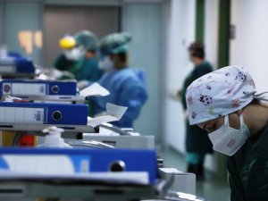 Pandemi sürecinde 59 ülkede 2 bin 710 hemşire hayatını kaybetti