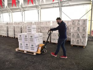 Bahçelievler’de bin kişiye bayramlık giysi