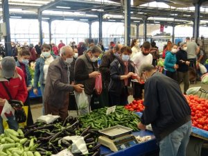 Çanakkale’de vatandaşlar pazar yerlerine koştu