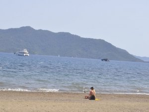 Denizin tadını Ukraynalı turistler çıkarıyor