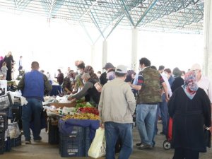 Semt pazarları açıldı, esnaf ilgiden memnun