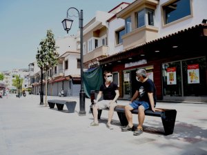 Kuşadası’nın turistik çarşılarına estetik dokunuşlar