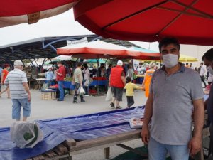 Foça’da semt pazarlarına yoğun ilgi