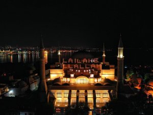 Ayasofya Camii, Kadir Gecesi’nde mahya ile buluştu