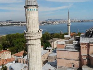 Ayasofya Camii Kadir Gecesi’nde mahya ile buluştu