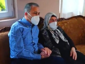 Vali Yerlikaya Anneler Günü’nde Şile’de 17 yıldır muhtarlık yapan Şafak Karakeskin’i ziyaret etti