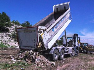 Kütahya Belediyesi’nden kaçak moloz ve hafriyat atığı temizliği