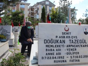 Şehit anneleri Anneler Günü’nü evlatlarının mezarı başında geçirdi