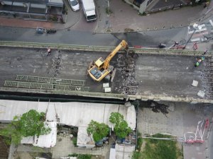 Beşiktaş’ta Barbaros Bulvarı bağlantı köprüsü yıkılıyor