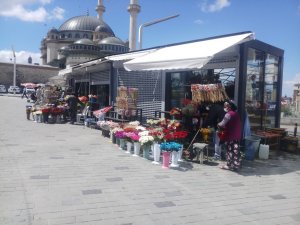 Anneler Günü’nde çiçekçi esnafının satışları pandemi nedeniyle düştü