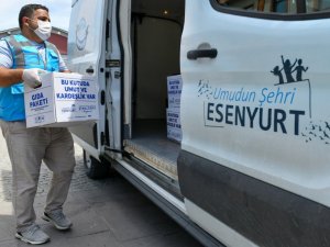 Esenyurt’ta gıda kolisi ve sıcak yemek dağıtımları devam ediyor
