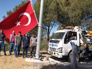 Nazilli Dallıca Mahallesi’ne dev bayrak