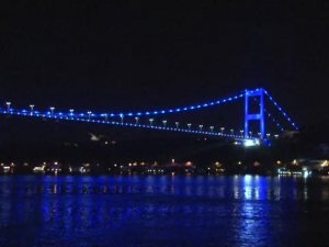 Fatih Sultan Mehmet Köprüsü ‘’Engeliler Haftası’’ nedeniyle maviye büründü