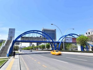 Büyükşehir Belediyesinden yaya üst geçitlerine makyaj