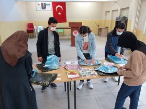 Liseli öğrencilerden Batman’daki köy okulu öğrencilerine yardım eli