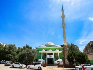 Bayraklı’da camiler bayrama hazır