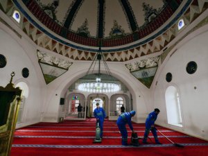 Menteşe’deki camilerde bayram temizliği