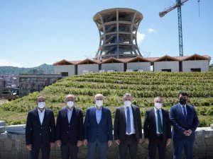 Ulaştırma ve Altyapı Bakanı Adil Karaismailoğlu, Rize’de inşaatı devam eden projeleri inceledi