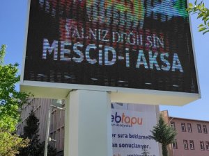 Çevre ve Şehircilik Bakanlığından bilgi ekranlarıyla Filistin’e destek