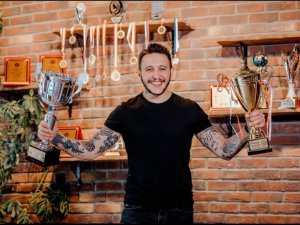 Ünlü saç tasarımcısı Hasan Hüseyin Yılmaz: “2021’de kıvırcık modeller öne çıkıyor”