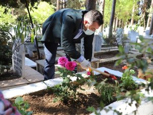 Başkan Yücel’den Ramazan Bayramı öncesi şehitlik ziyareti