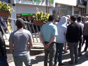 Bayram öncesi ucuz baklama  kuyruğu