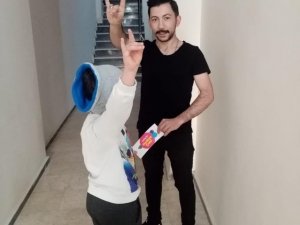 MHP’liler bayramlık kıyafet alamayan çocukları sevindirdi