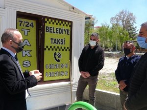 Vali sokakta vatandaşa sordu: "Neden dışarıdasınız?"