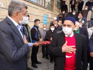 Van’da resmi bayramlaşma programı düzenledi