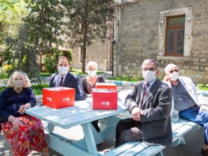 Aras Kargo’dan huzurevi sakinlerine bayram sürprizi