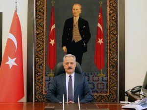 Isparta Valisi Seymenoğlu: “Dijital iletişim kanallarıyla bayramlaşmayı sürdürmeliyiz”