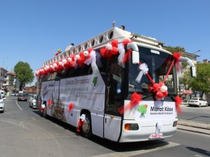 Mamak Belediyesi, bayram kutlamalarını vatandaşların ayağına götürdü