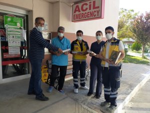 Dünya Hemşireler Günü’nde sağlık çalışanlarına Tam İlmihal Seadet-i Ebediyye hediye edildi