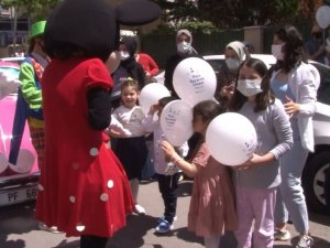 Pendik’te çocuklara vosvoslu, maskotlu bayram sürprizi