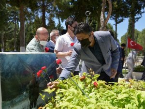 Aliağa’da şehitliğe ve şehit ailelerine bayram ziyareti