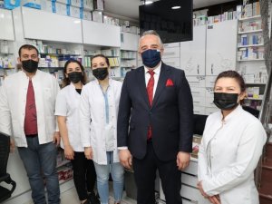 Başkan Savran, eczacıların günlerini kutladı