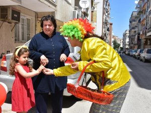 Şehzadeler Belediyesi bayram neşesini vatandaşların ayağına götürdü