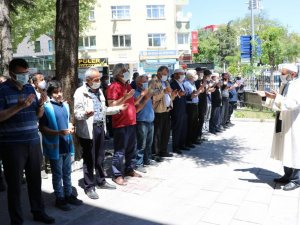 Niğde ve Kayseri’de Filistin’de hayatını kaybedenler için gıyabi cenaze namazı kılındı