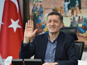 Bakan Selçuk, emekli öğretmenler ile çevrim içi buluştu