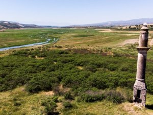 Baraj suları çekildi, cami minaresi ortaya çıktı