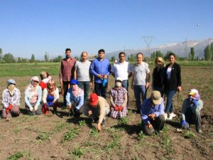 Türkiye Değişim Partisi Genel Başkan Yardımcısı Adnan Delikurt çiftçilerle bir araya geldi